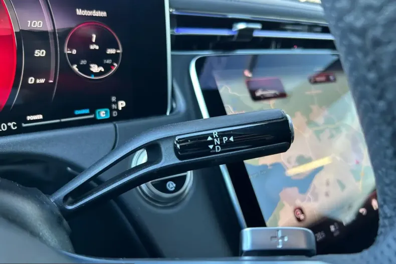 Mercedes-Benz E 220 (Clasa E) din 2025 cu 10.000 km - oferta MER202786 - foto 17