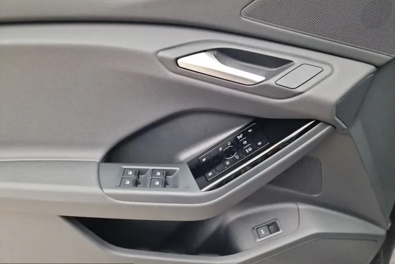 Audi Q6 e-tron din 2025 cu 8.950 km - oferta AUD202800 - foto 23