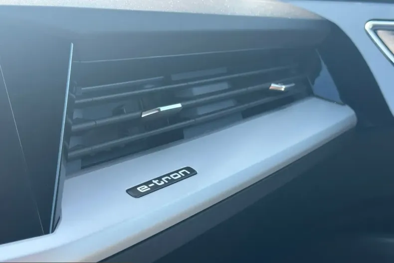 Audi Q4 e-tron din 2024 cu 25.290 km - oferta AUD202802 - foto 21