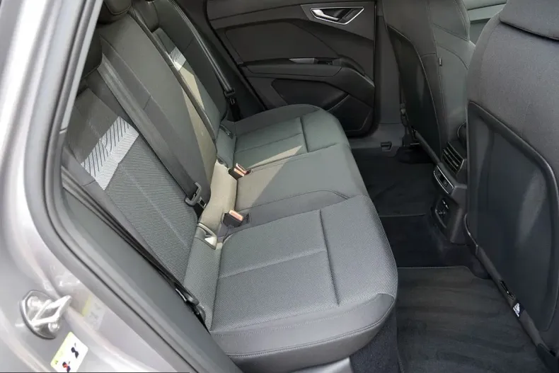 Audi Q4 e-tron din 2024 cu 9.900 km - oferta AUD202803 - foto 8