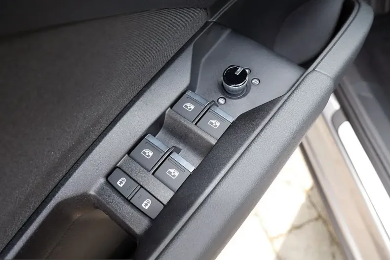 Audi Q4 e-tron din 2024 cu 9.900 km - oferta AUD202803 - foto 9