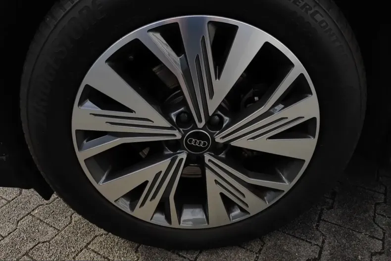 Audi Q4 e-tron din 2024 cu 13.208 km - oferta AUD202806 - foto 6