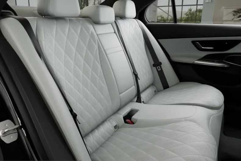 Mercedes-Benz E 400 (Clasa E) din 2025 cu 33.823 km - oferta MER202810 - foto 11