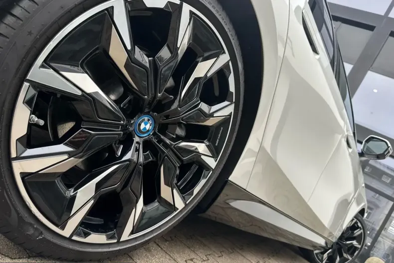 BMW 550 (Seria 5) din 2025 cu 25.800 km - oferta BMW202814 - foto 5