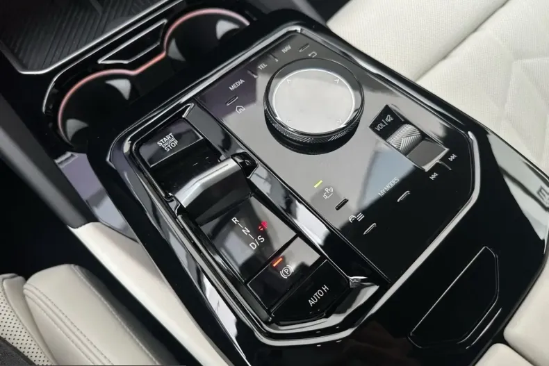 BMW 550 (Seria 5) din 2025 cu 25.800 km - oferta BMW202814 - foto 14