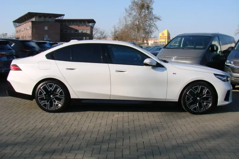 BMW 520 (Seria 5) din 2025 cu 24.408 km - oferta BMW202817 - foto 4