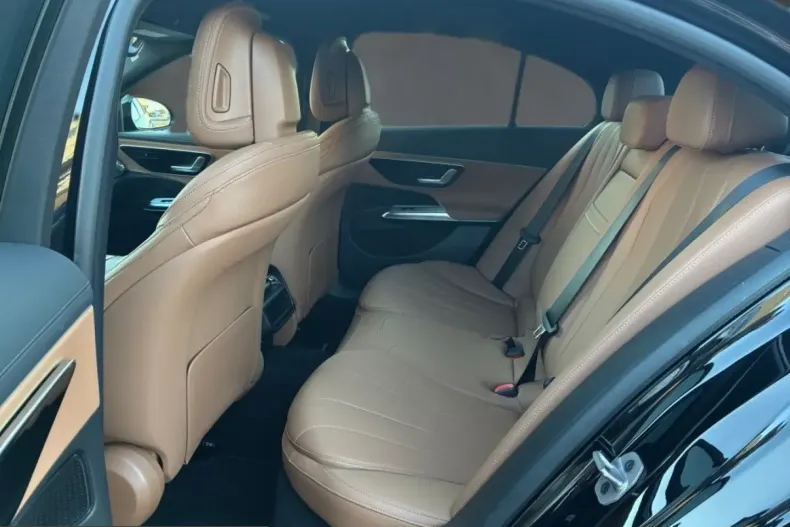 Mercedes-Benz E 220 (Clasa E) din 2024 cu 31.971 km - oferta MER202823 - foto 11