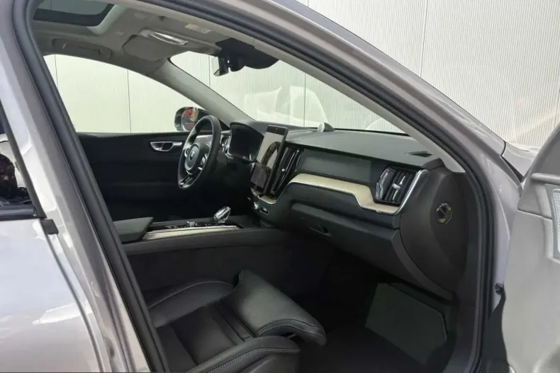 Volvo XC60 din 2025 cu 15.000 km - oferta VOL202830 - foto 14
