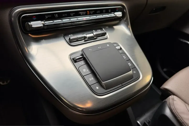 Mercedes-Benz V 300 (Clasa V) din 2025 cu 9.057 km - oferta MER202879 - foto 13