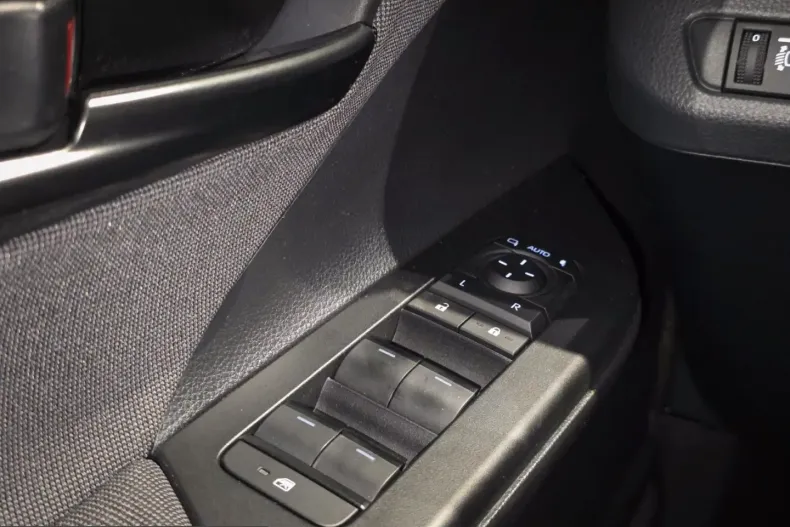 Toyota C-HR din 2025 cu 5.530 km - oferta TOY202916 - foto 11