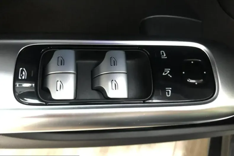 Mercedes-Benz C 300 (Clasa C) din 2024 cu 5.563 km - oferta MER202933 - foto 14