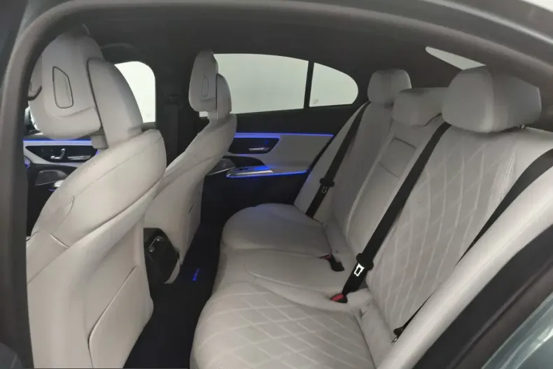 Mercedes-Benz E 220 (Clasa E) din 2023 cu 16.199 km - oferta MER202936 - foto 13