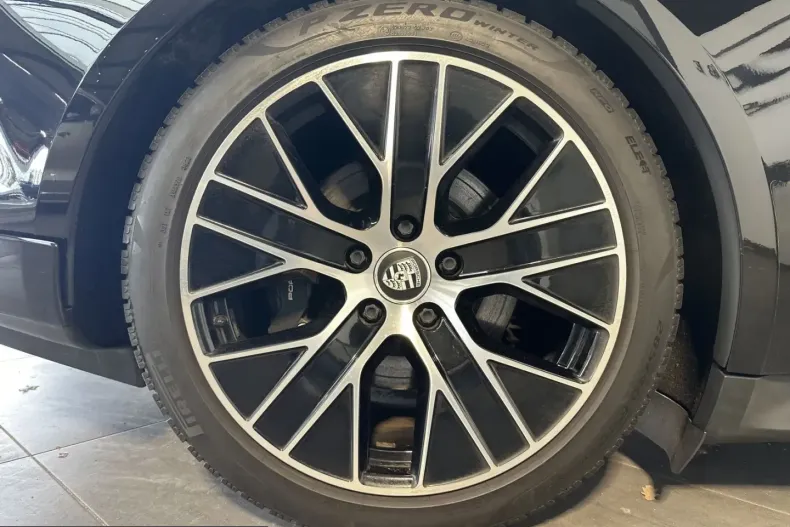 Porsche Taycan din 2022 cu 82.450 km - oferta POR202939 - foto 3