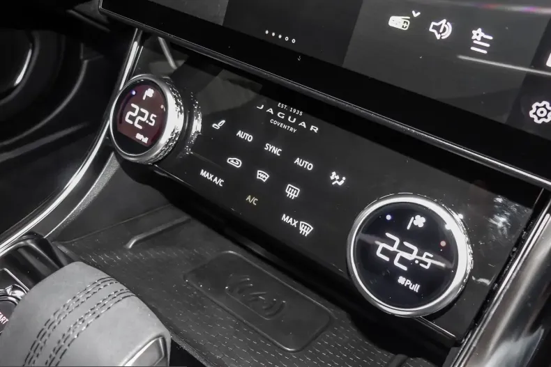 Jaguar XF din 2024 cu 10.660 km - oferta JAG202943 - foto 12