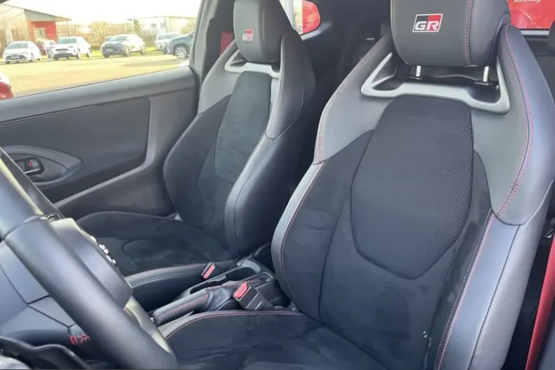 Toyota Yaris din 2024 cu 11.100 km - oferta TOY202960 - foto 9