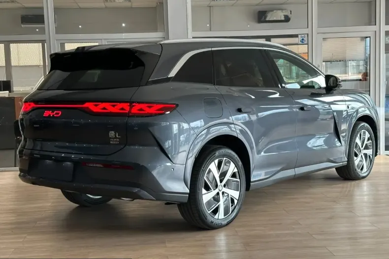 BYD Tang L din 2025 cu 6.100 km - oferta BYD202984 - foto 6