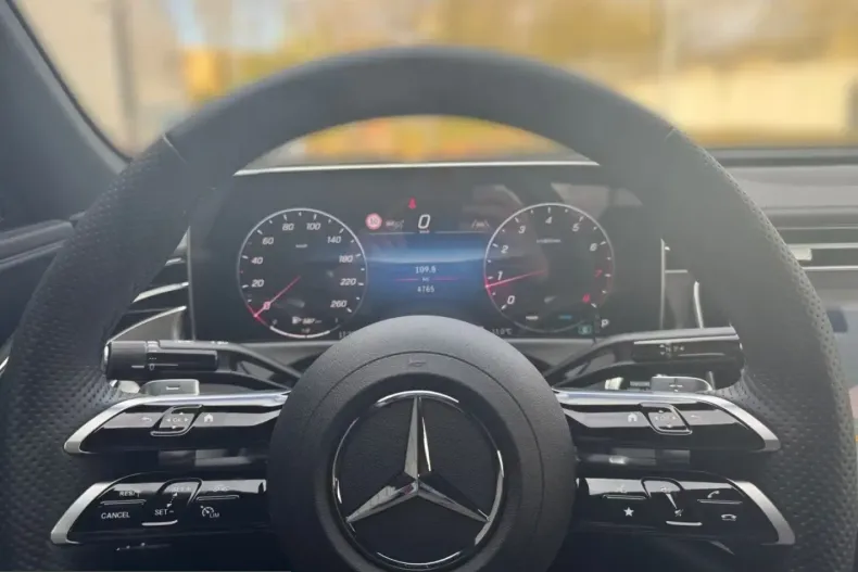 Mercedes-Benz E 200 (Clasa E) din 2025 cu 4.726 km - oferta MER202994 - foto 8