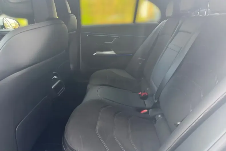 Mercedes-Benz E 200 (Clasa E) din 2025 cu 4.726 km - oferta MER202994 - foto 11