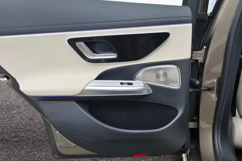 Mercedes-Benz E 200 (Clasa E) din 2025 cu 21 km - oferta MER203000 - foto 18