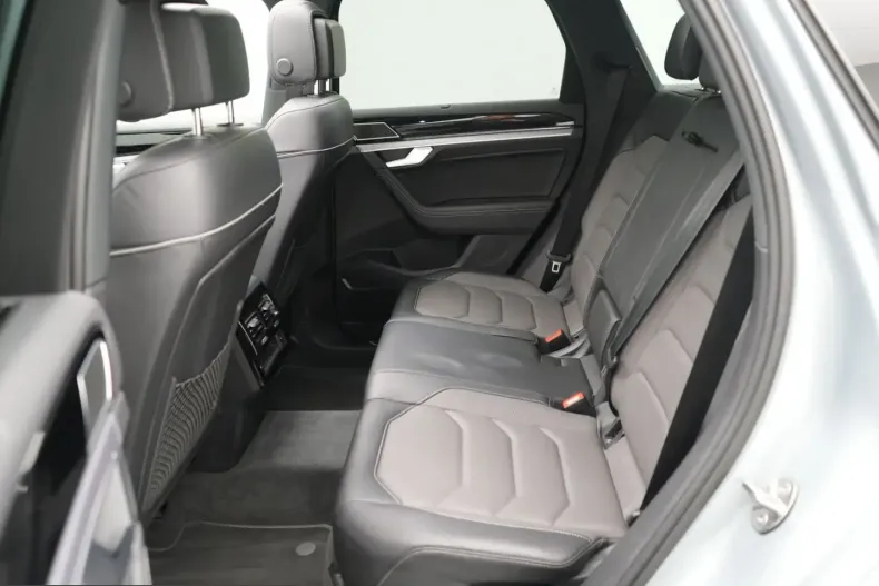 Volkswagen Touareg din 2022 cu 68.398 km - oferta VOL203019 - foto 12