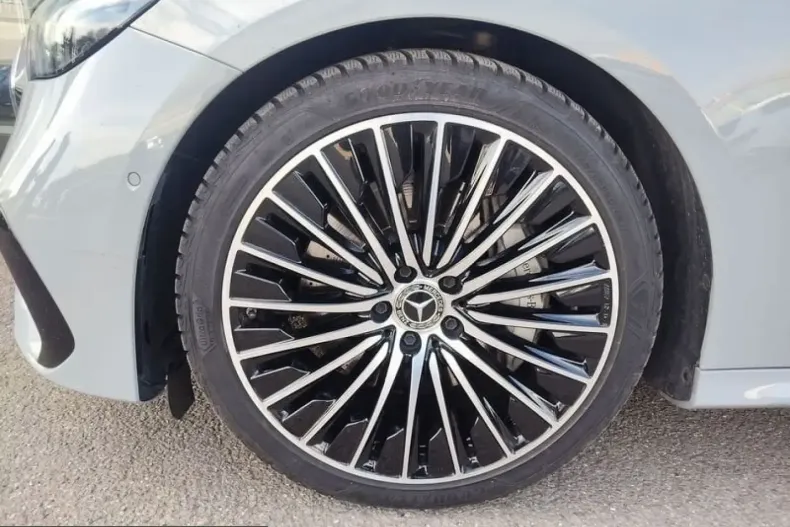 Mercedes-Benz E 220 (Clasa E) din 2024 cu 90.287 km - oferta MER203028 - foto 6