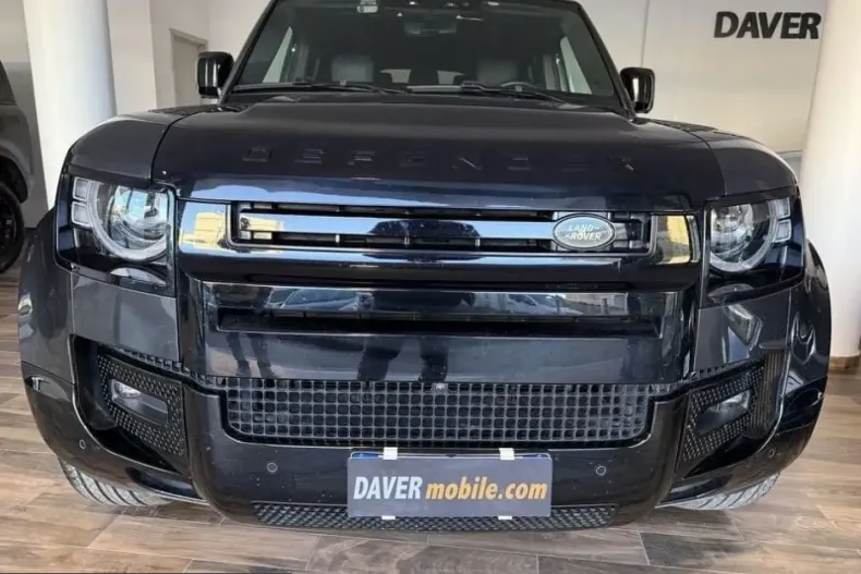 Land Rover Defender din 2023 cu 63.000 km - oferta LAN203045 - foto 1