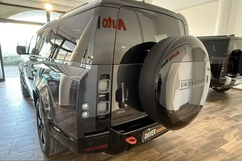 Land Rover Defender din 2023 cu 63.000 km - oferta LAN203045 - foto 4