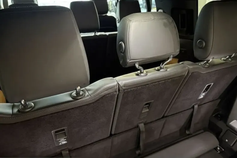 Land Rover Defender din 2023 cu 63.000 km - oferta LAN203045 - foto 7