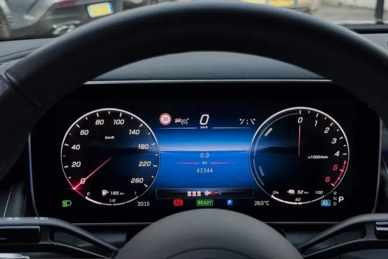 Mercedes-Benz GLC 300 (Clasa GLC) din 2024 cu 45.000 km - oferta MER203062 - foto 8