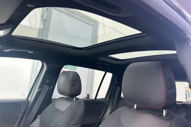 Mercedes-Benz GLB 200 (Clasa GLB) din 2024 cu 30.000 km - oferta MER203082 - foto 11