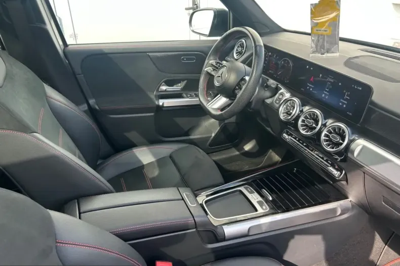 Mercedes-Benz GLB 200 (Clasa GLB) din 2024 cu 30.000 km - oferta MER203082 - foto 12