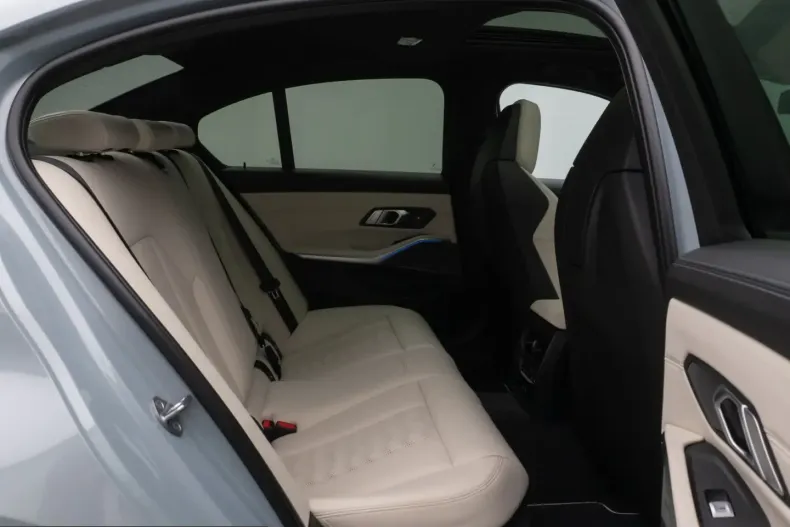 BMW M3 (Seria 3) din 2022 cu 37.725 km - oferta BMW203112 - foto 25