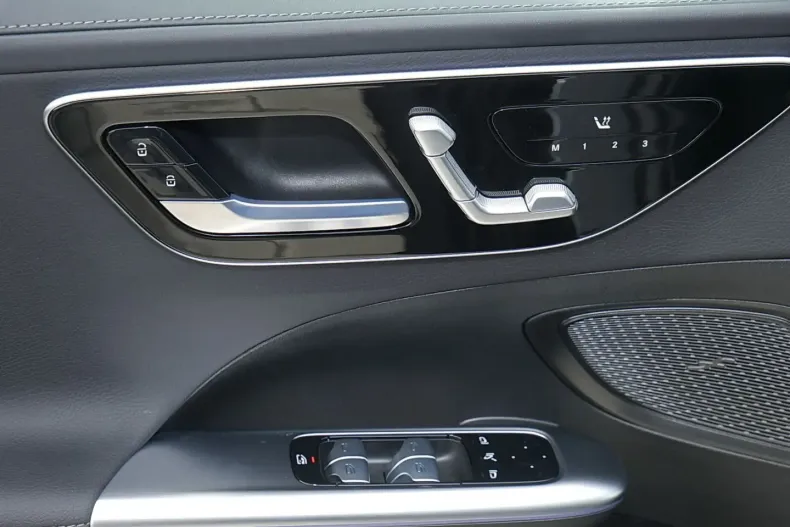 Mercedes-Benz C 300 (Clasa C) din 2025 cu 6.828 km - oferta MER203113 - foto 9