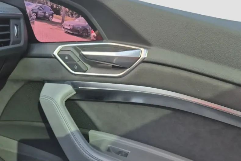 Audi Q8 e-tron din 2023 cu 32.500 km - oferta AUD203116 - foto 16