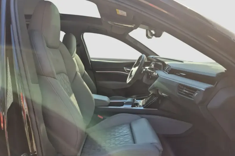 Audi Q8 e-tron din 2023 cu 32.500 km - oferta AUD203116 - foto 17