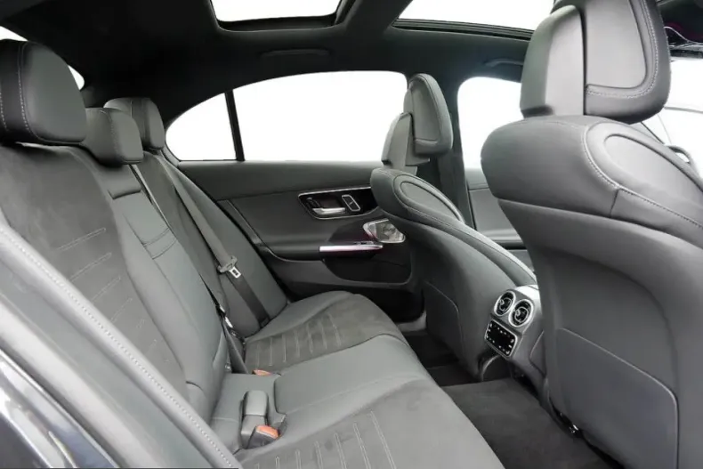 Mercedes-Benz C 400 (Clasa C) din 2025 cu 23.148 km - oferta MER203121 - foto 6