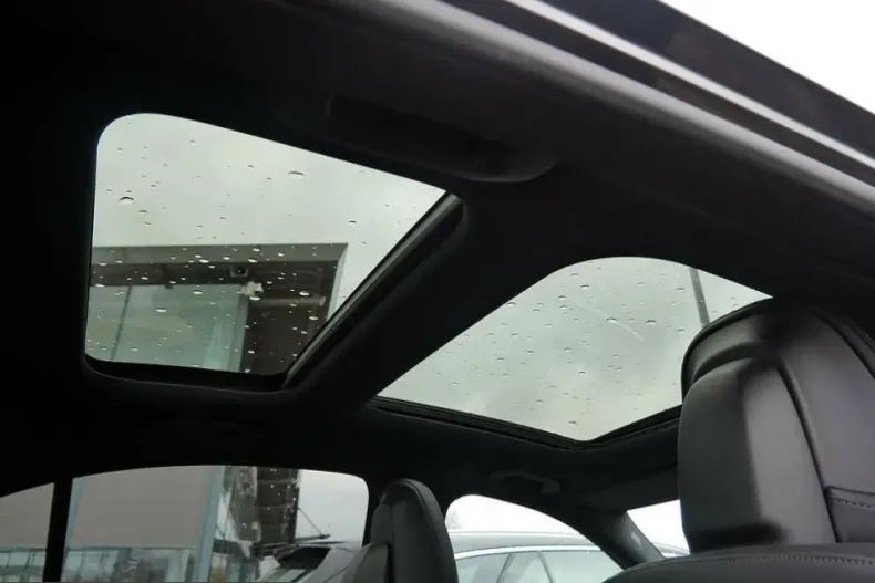 Mercedes-Benz C 400 (Clasa C) din 2025 cu 23.148 km - oferta MER203121 - foto 8