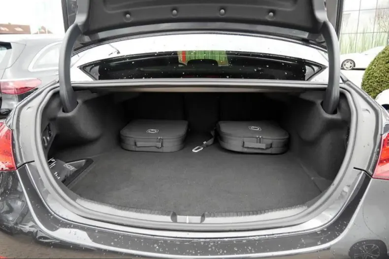 Mercedes-Benz C 400 (Clasa C) din 2025 cu 23.148 km - oferta MER203121 - foto 11