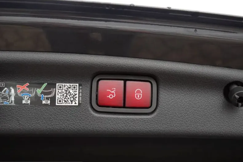 Mercedes-Benz C 400 (Clasa C) din 2025 cu 23.148 km - oferta MER203121 - foto 12