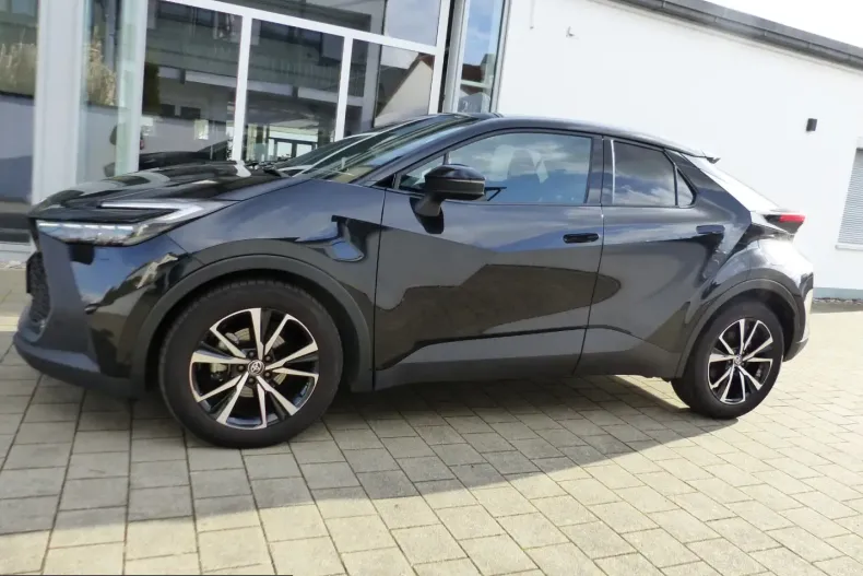 Toyota C-HR din 2024 cu 10.240 km - oferta TOY203125 - foto 3