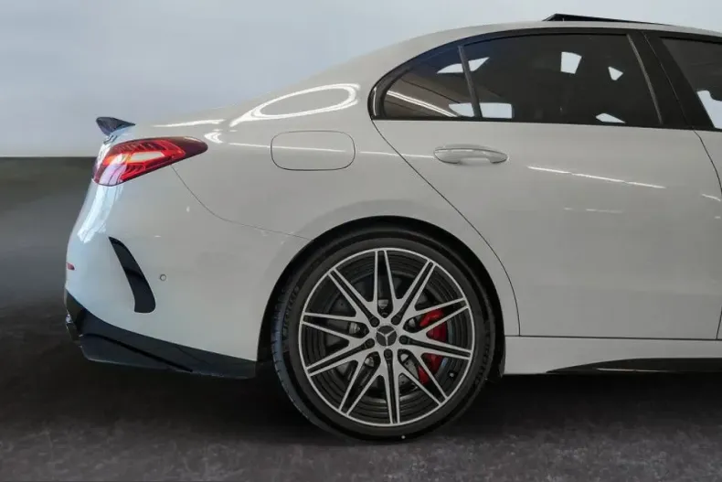 Mercedes-Benz C 63 AMG (Clasa C) din 2024 cu 4.400 km - oferta MER203128 - foto 2