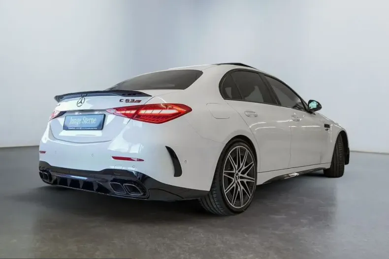 Mercedes-Benz C 63 AMG (Clasa C) din 2024 cu 4.400 km - oferta MER203128 - foto 3