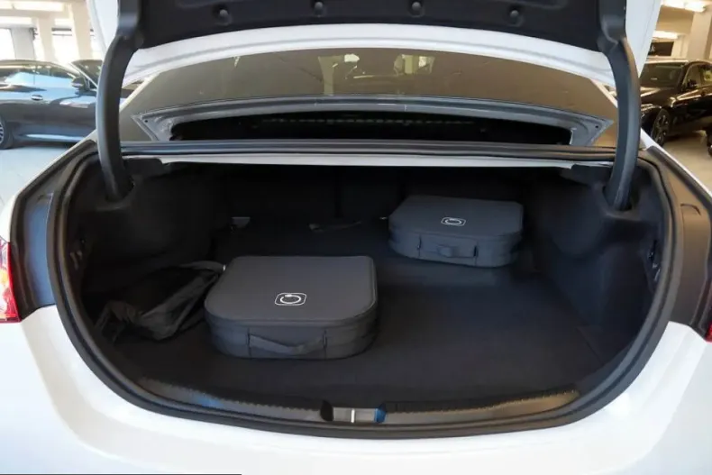 Mercedes-Benz C 63 AMG (Clasa C) din 2024 cu 4.400 km - oferta MER203128 - foto 12