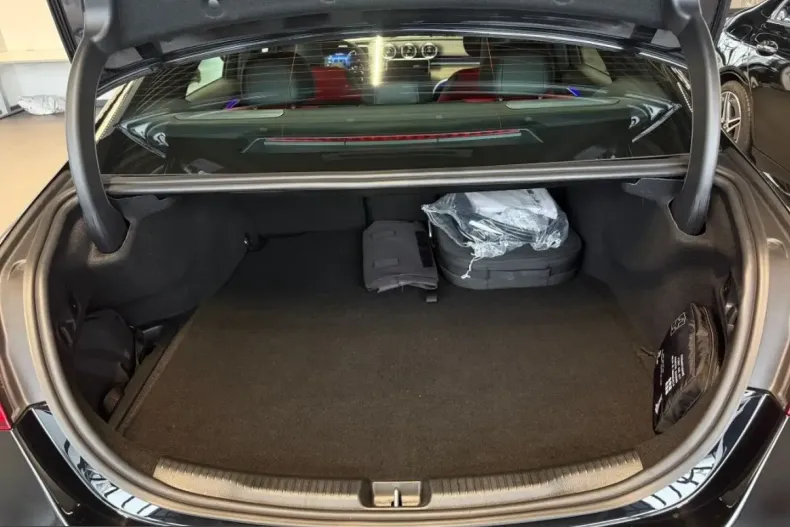 Mercedes-Benz C 400 (Clasa C) din 2024 cu 28.993 km - oferta MER203129 - foto 8