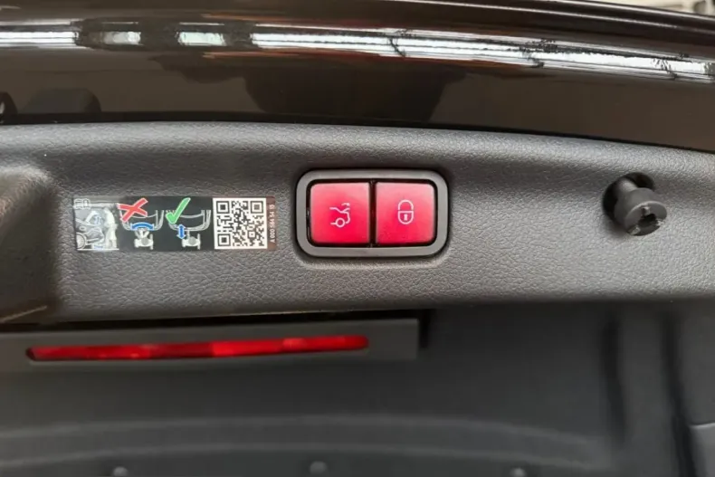 Mercedes-Benz C 400 (Clasa C) din 2024 cu 28.993 km - oferta MER203129 - foto 9