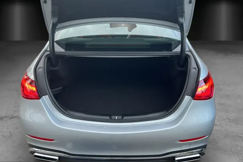 Mercedes-Benz C 300 (Clasa C) din 2023 cu 9.989 km - oferta MER203132 - foto 12