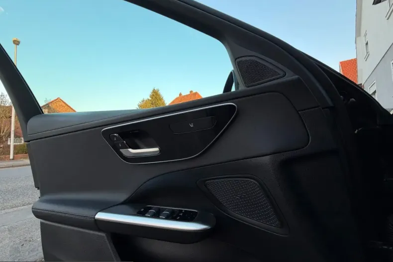 Mercedes-Benz C 300 (Clasa C) din 2023 cu 20.922 km - oferta MER203139 - foto 20