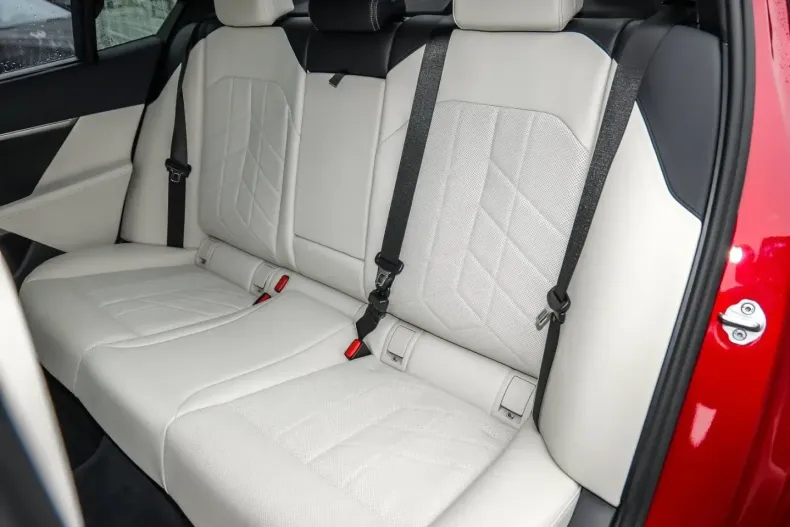 BMW 550 (Seria 5) din 2025 cu 28.174 km - oferta BMW203140 - foto 12