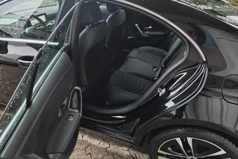 Mercedes-Benz CLA 180 (Clasa CLA) din 2024 cu 14.524 km - oferta MER203141 - foto 9