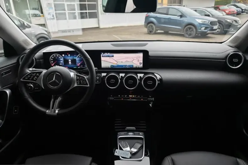 Mercedes-Benz CLA 180 (Clasa CLA) din 2024 cu 14.524 km - oferta MER203141 - foto 10